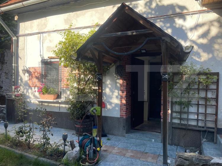 Casă individuală cu 11 camere cu Canalizare în Zărnești