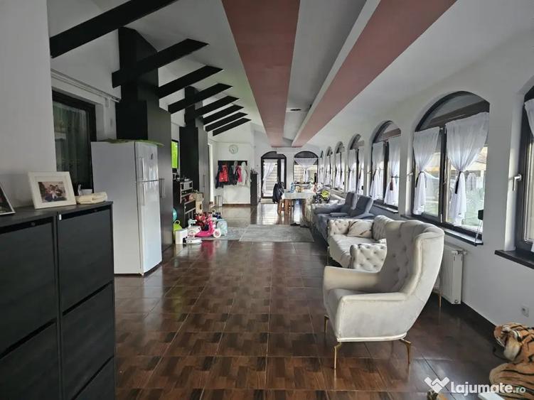 Casă cu 10 camere cu Teren 970 Mp în Ghencea