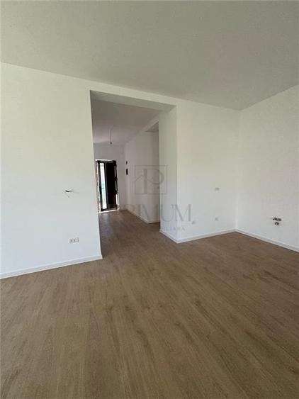 Duplex cu 4 camere cu Canalizare în Moșnița Nouă