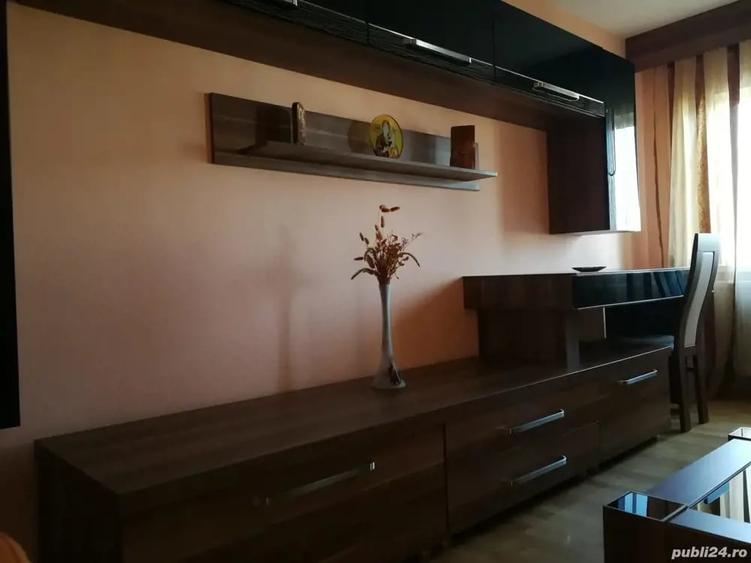 Apartament cu 4 camere decomandat în 1 Mai