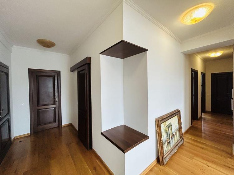 Apartament cu 4 camere în Hipodrom 1