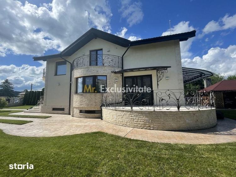 Casă cu 8 camere cu Teren 1042 Mp în Cornu