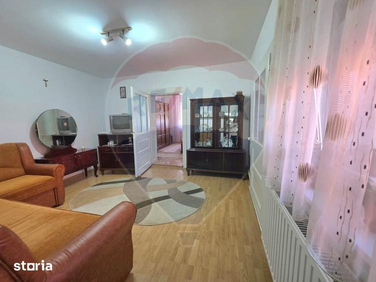 Casa ingrijita cu garaj ?i curte proprie, Tarnaveni - 9