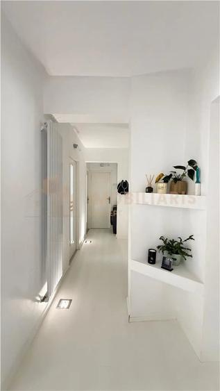 Apartament cu 4 camere decomandat în Central
