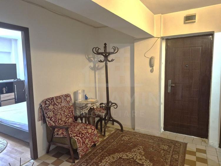 Apartament cu 3 camere decomandat în Sărari