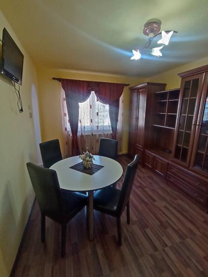 Apartament cu 2 camere nedecomandat în Simeria
