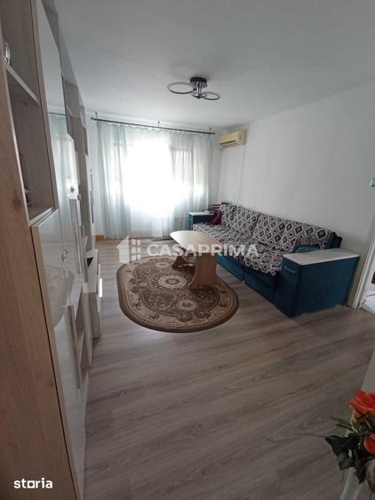 Apartament cu 3 camere semidecomandat în Podu Roș