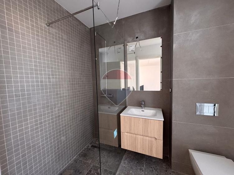 Casă individuală cu 4 camere cu Teren 158 Mp în Central