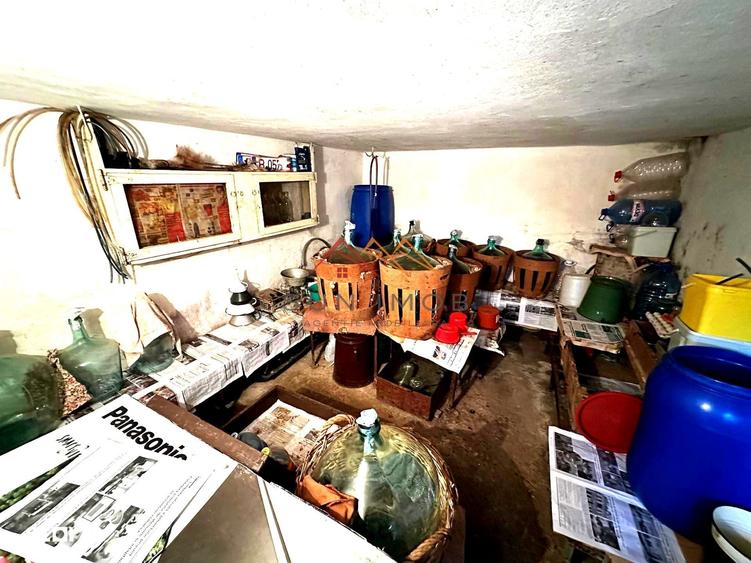 Casă cu 3 camere semidecomandat cu Teren 356 Mp în Central