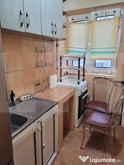 Apartament cu 3 camere semidecomandat în Central