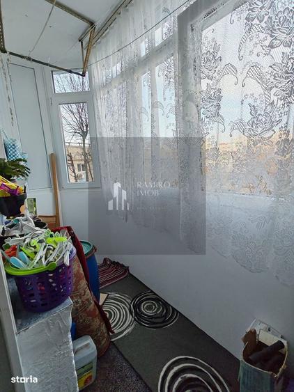 Apartament cu 4 camere semidecomandat în Apărătorii Patriei