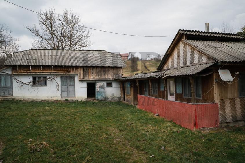 Casă individuală cu 5 camere cu Garaj în Strugari