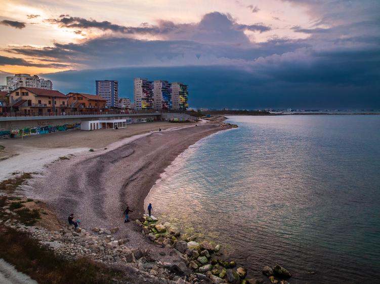 Duplex cu 7 camere cu Canalizare în Faleza Nord