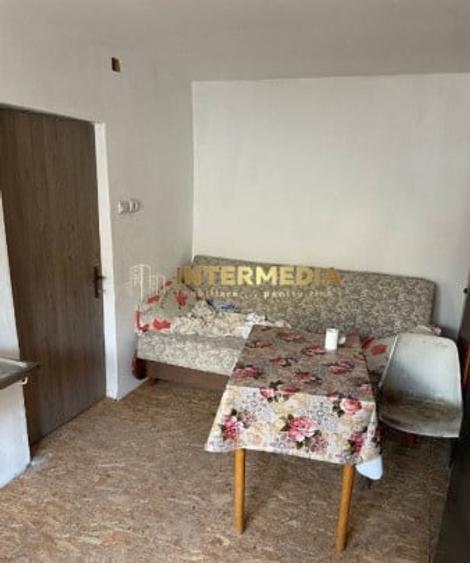 Casă individuală cu 3 camere cu Canalizare în Central