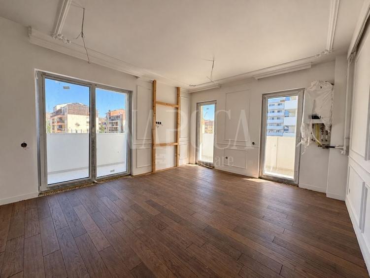 Apartament cu 3 camere semidecomandat în Florești