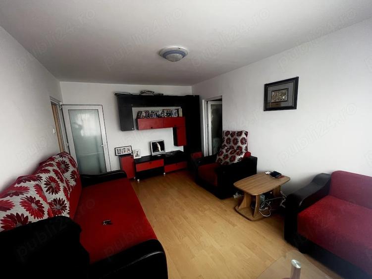 Apartament cu 3 camere semidecomandat în Central