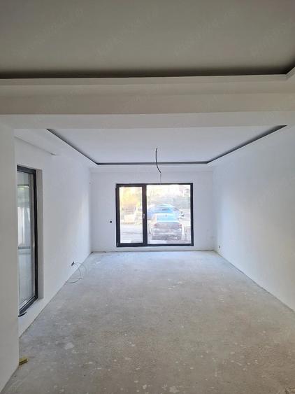 Casă cu 7 camere cu Teren 250 Mp în Corbeanca