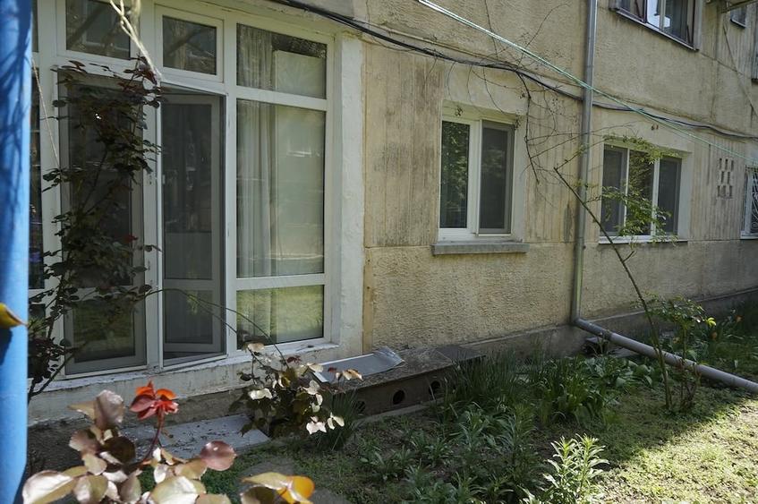 Apartament cu 3 camere semidecomandat în Spitalul Județean