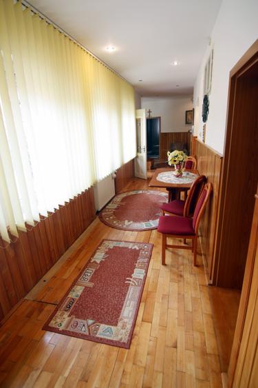 Casă individuală cu 5 camere cu Canalizare în Ultracentral
