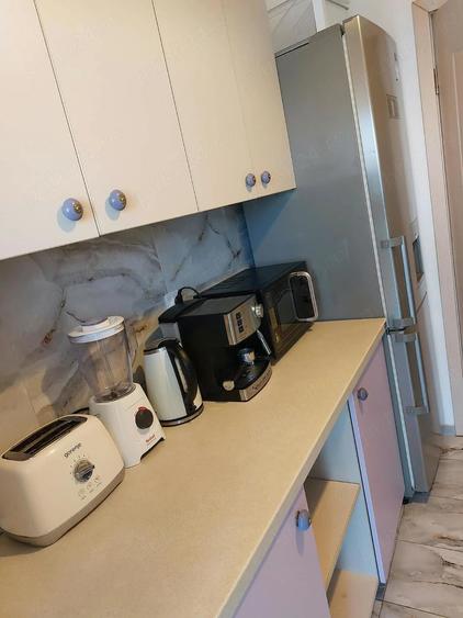 Apartament cu 3 camere semidecomandat în Exterior Vest