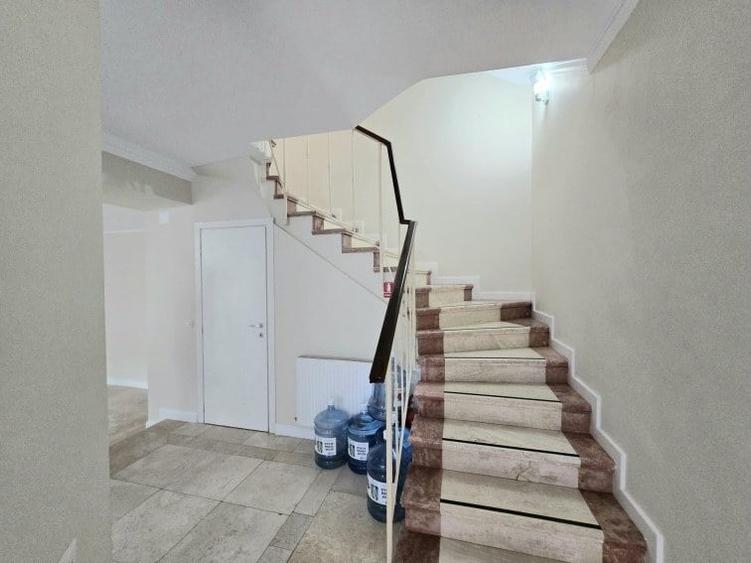 Casă cu 6 camere cu Garaj în Dorobanți