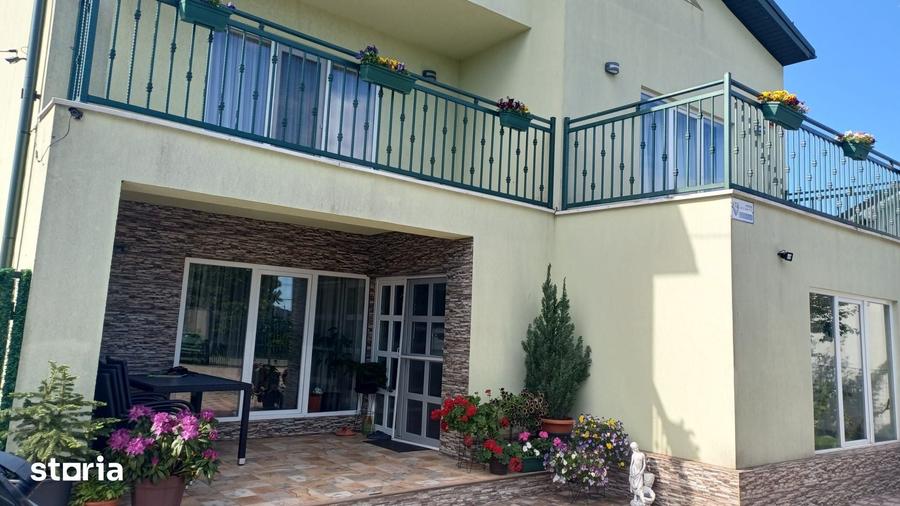 Casă cu 7 camere cu Teren 617 Mp în Cobadin