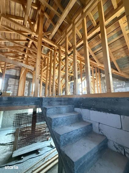 Casă cu 5 camere cu Teren 700 Mp în Letea Veche
