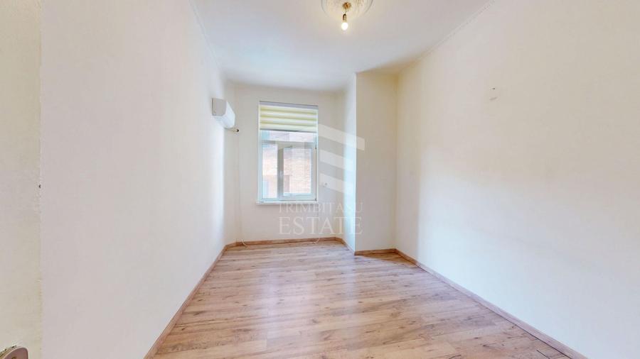Apartament cu 4 camere decomandat în P-ța Unirii