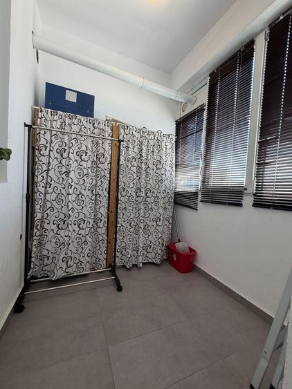 Garsonieră decomandată în Vest