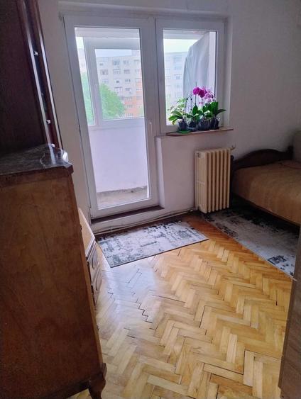 Apartament cu 4 camere decomandat în Dacia