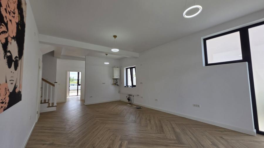 Duplex cu 4 camere cu Canalizare în Dumbrăvița