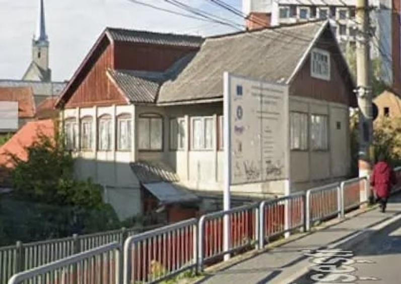Casă cu 2 camere cu Teren 200 Mp în Central