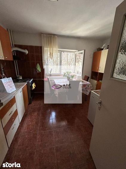 Apartament cu 4 camere decomandat în 13 Septembrie