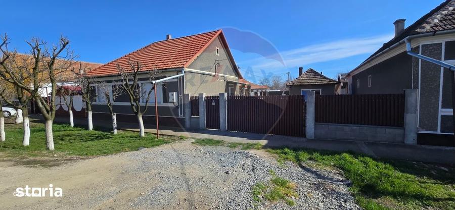 Casă cu 5 camere cu Teren 1076 Mp în Central