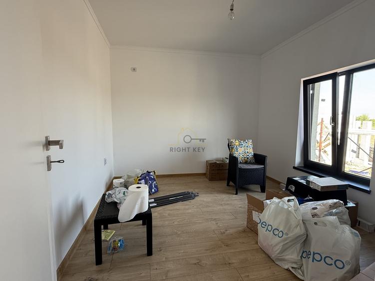Casă individuală cu 4 camere cu Canalizare în Dragomirești-Vale