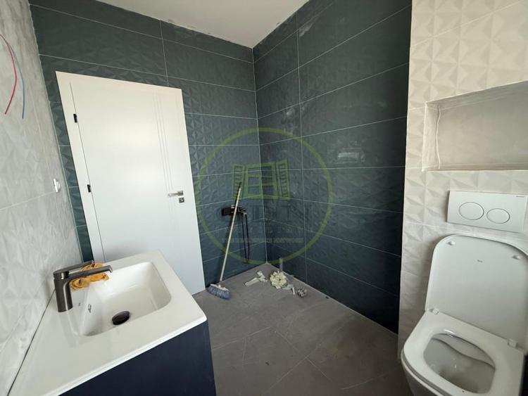 Casă individuală cu 7 camere cu Canalizare în Bariera Vâlcii