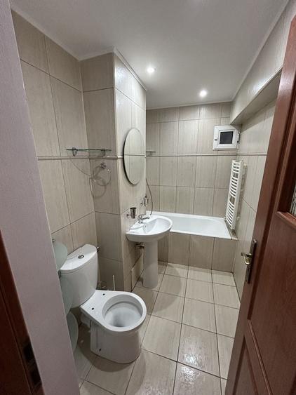 Apartament cu 3 camere semidecomandat în Ultracentral