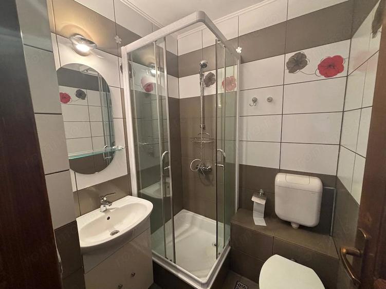 Apartament cu 3 camere decomandat în Aradului