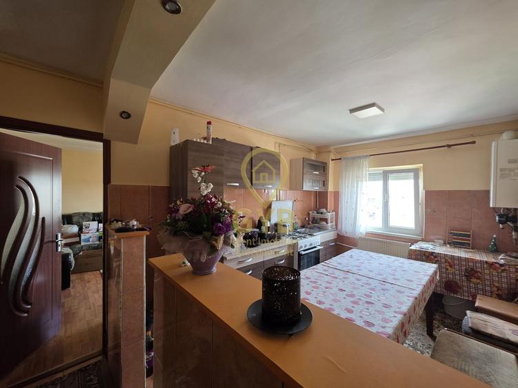 Apartament cu 4 camere decomandat, mobilat în Central