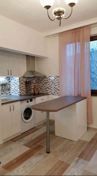Garsonieră decomandată în Central