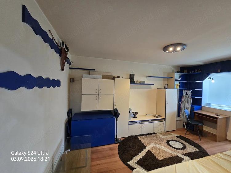 Apartament cu 3 camere decomandat în Astra
