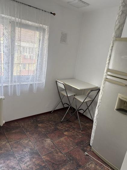 Garsonieră decomandată în Vitan