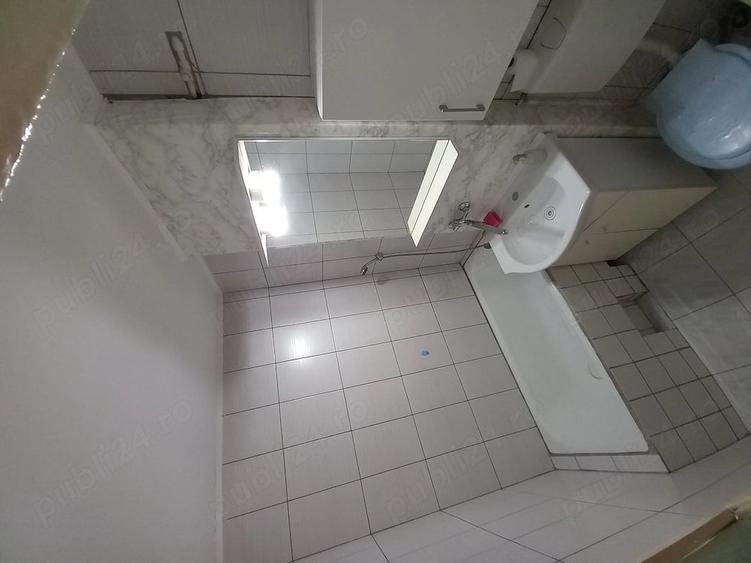 Garsonieră decomandată în Central
