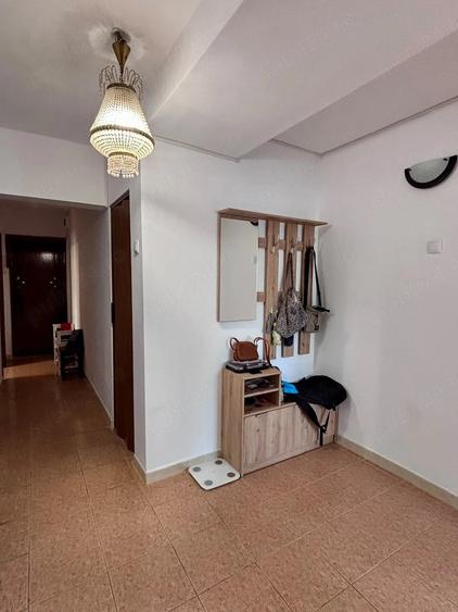 Apartament cu 3 camere decomandat în Aviației