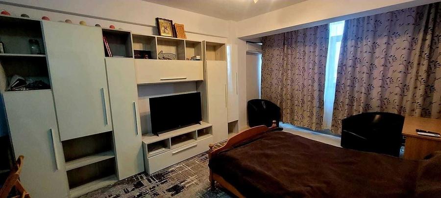 Garsonieră decomandată în Valea Adâncă