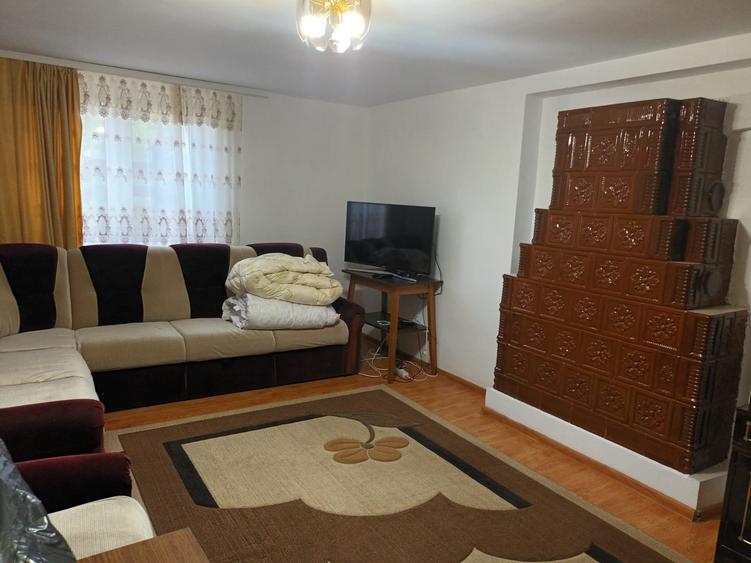 Casă individuală cu 4 camere cu Teren 10000 Mp în Central