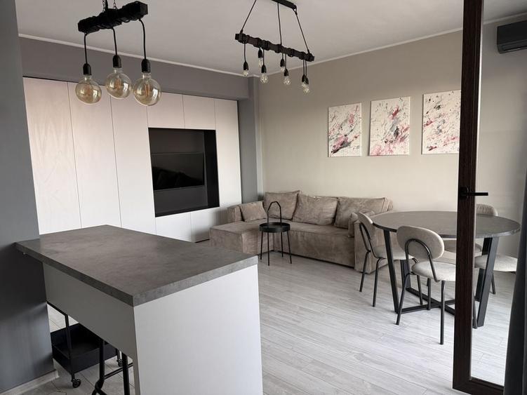 Apartament cu 2 camere decomandat în Central