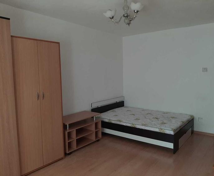 Garsonieră decomandată în Colentina