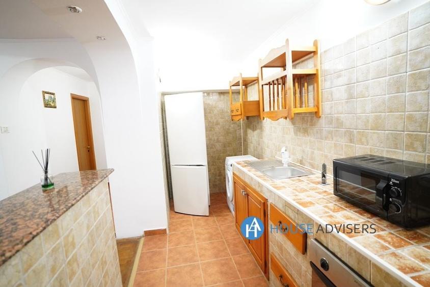 Apartament cu 3 camere, mobilat în Romană