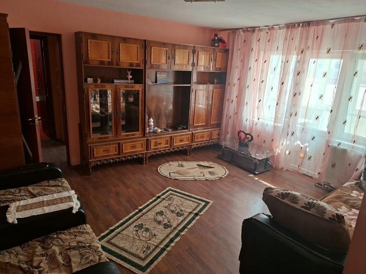 Apartament cu 2 camere semidecomandat în Exterior Vest